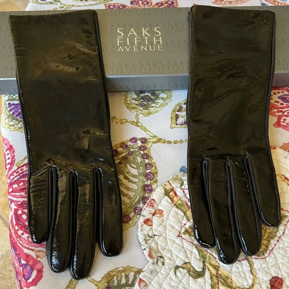 Fownes Women’s Black Patent Leather Gloves Size 7